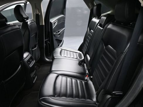 Used 2019 Ford Edge SEL w/ Equipment Group 201A AWD/4WD image 18