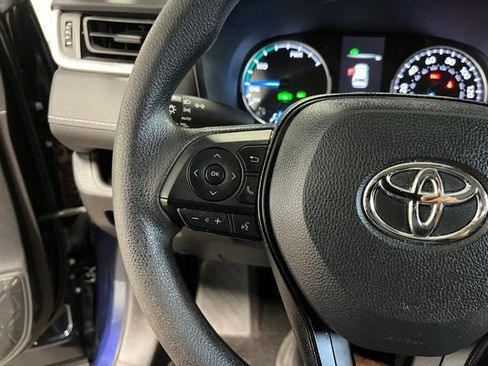 Used 2022 Toyota RAV4 XLE AWD/4WD image 25