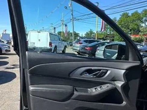 Used 2018 Chevrolet Traverse LS FWD image 9