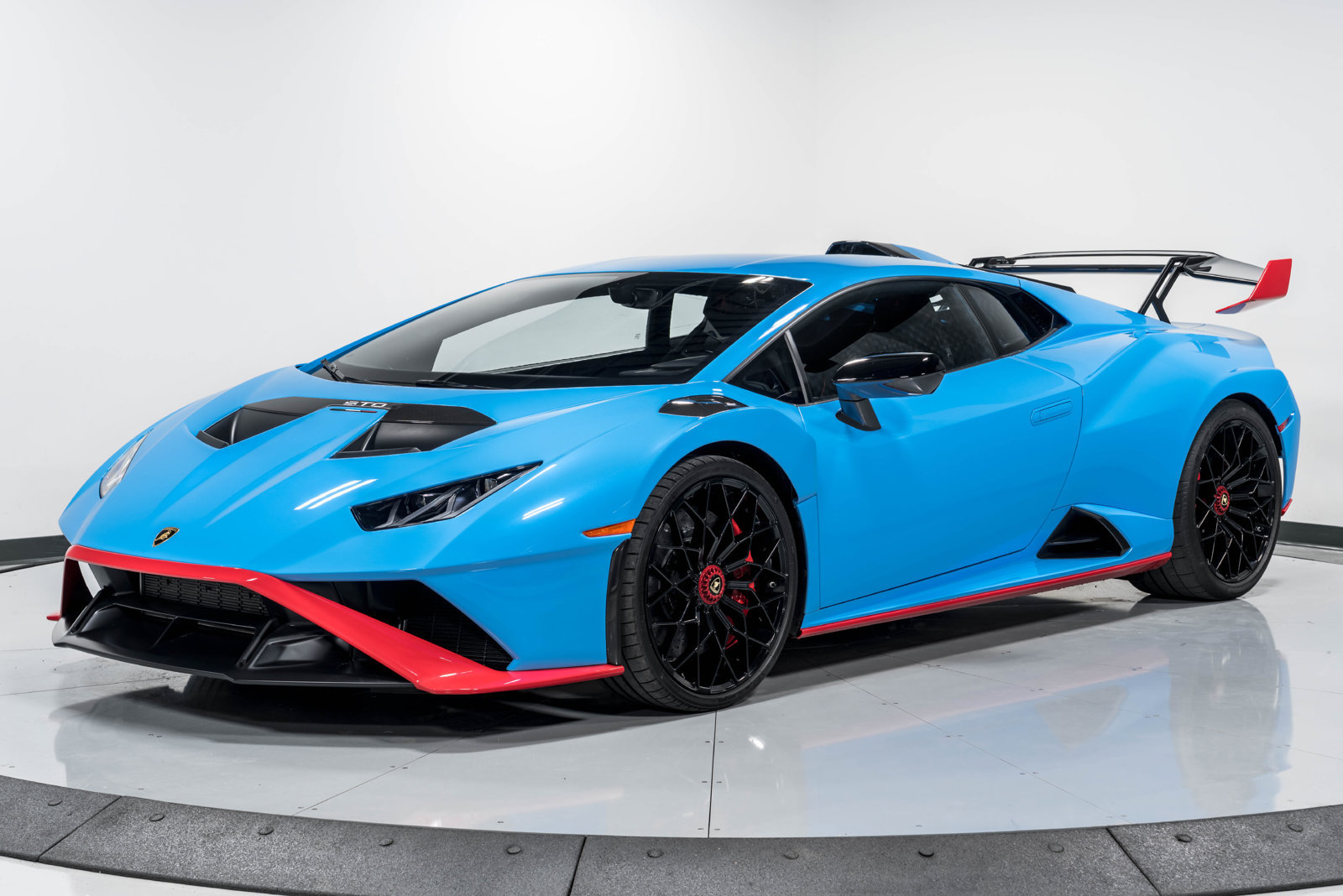 Used 2024 Lamborghini Huracan STO RWD image 7