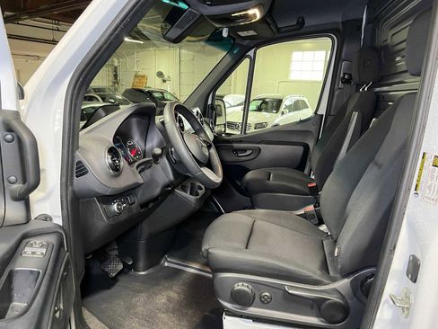 Used 2025 Mercedes-Benz Sprinter 2500 image 23