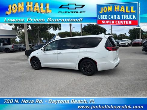 Used 2022 Chrysler Pacifica Touring-L w/ Uconnect Theater Family Group FWD image 5