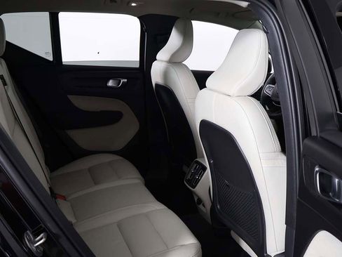 Used 2024 Volvo XC40 B5 Plus w/ Protection Package Premier image 31