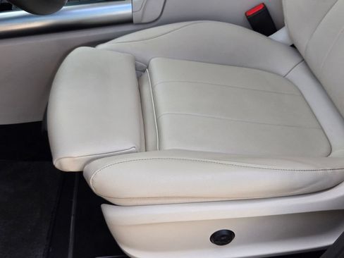 Used 2021 Mercedes-Benz GLA 250 4MATIC w/ Premium Package image 15