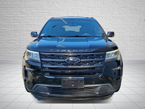 Used 2018 Ford Explorer XLT w/ Equipment Group 202A AWD/4WD image 2