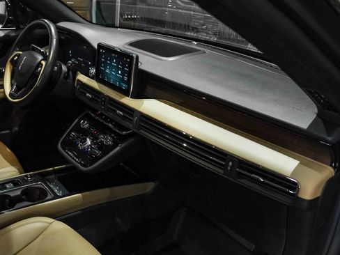 Used 2022 Lincoln Corsair Reserve w/ Elements Package FWD image 13