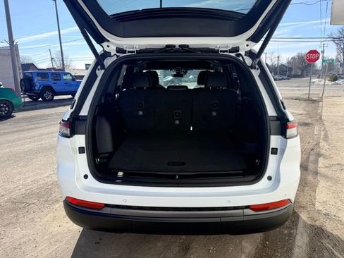 New 2026 Jeep Grand Cherokee Laredo image 6