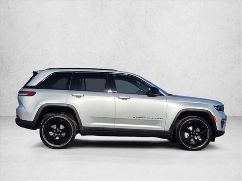 New 2025 Jeep Grand Cherokee Limited w/ Black Appearance Package image 5