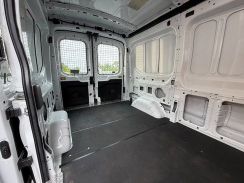 Used 2023 Ford Transit 250 Medium Roof AWD image 36