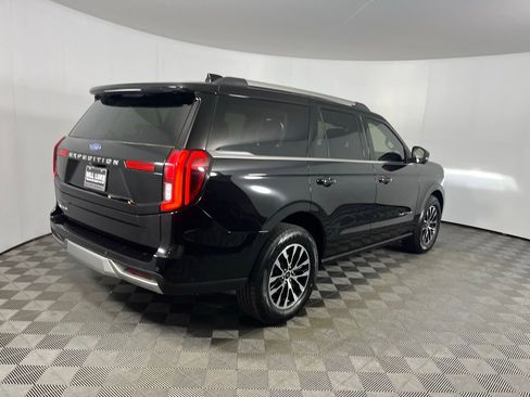 Used 2025 Ford Expedition Platinum AWD/4WD image 5