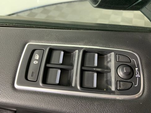 Used 2018 Jaguar F-PACE Premium image 28