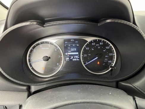 Used 2025 Nissan Versa S w/ Trunk Package FWD image 20