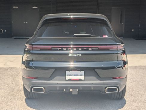 Used 2025 Porsche Cayenne image 10