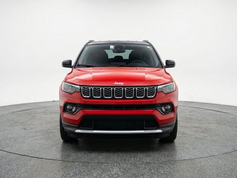 Used 2025 Jeep Compass Limited AWD/4WD image 2