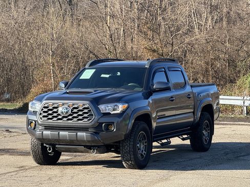 Used 2022 Toyota Tacoma 4x4 Double Cab image 3