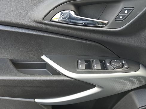 New 2026 Chevrolet Trax LS image 9