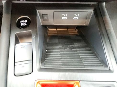 New 2026 Nissan Kicks SR image 28