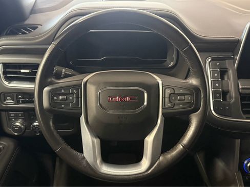 Used 2023 GMC Yukon XL SLT AWD/4WD image 18