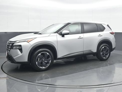 Used 2025 Nissan Rogue SV AWD/4WD image 2
