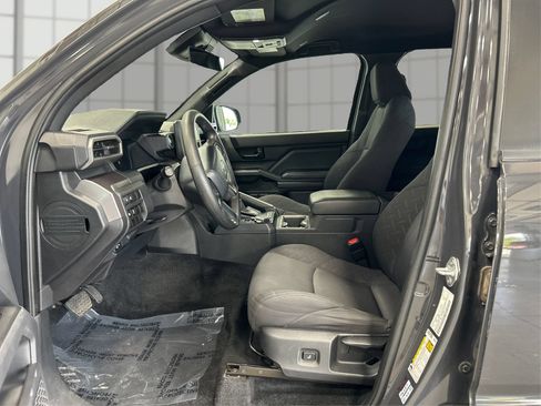 Used 2024 Toyota Tacoma SR5 AWD/4WD image 9