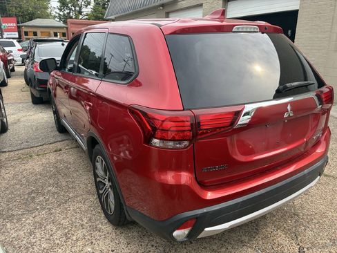 Used 2017 Mitsubishi Outlander SE AWD/4WD image 3