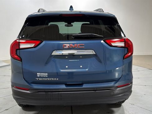 Used 2024 GMC Terrain SLE w/ Driver Convenience Package image 4