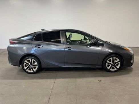Used 2016 Toyota Prius Three Touring FWD image 2