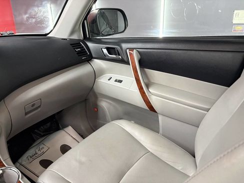 Used 2013 Toyota Highlander Limited image 16