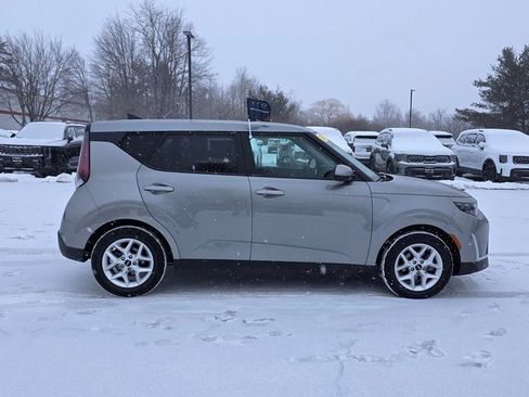 Certified 2023 Kia Soul LX w/ LX Technology Package image 9