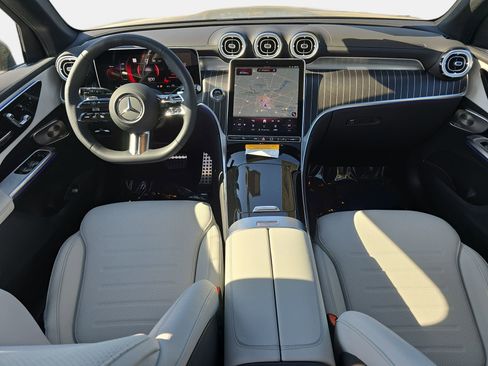 Used 2026 Mercedes-Benz GLC 300 4MATIC image 9