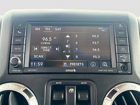 Used 2015 Jeep Wrangler Sahara w/ Connectivity Group AWD/4WD image 13