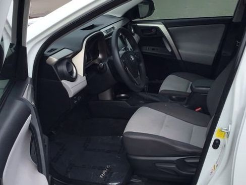 Used 2015 Toyota RAV4 LE image 15