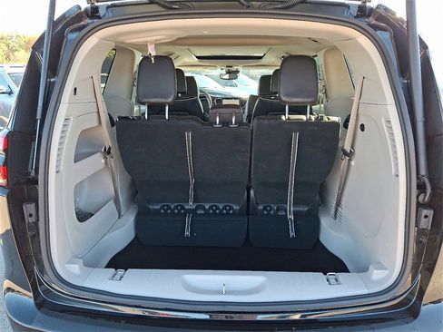 Used 2023 Chrysler Pacifica Limited image 28
