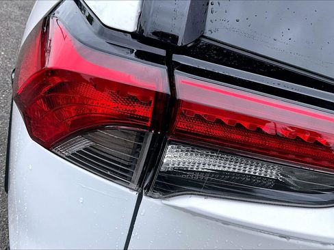 Used 2025 Toyota RAV4 XLE AWD/4WD image 27