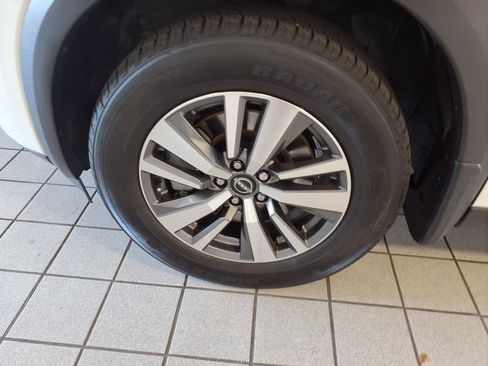 Used 2024 Nissan Pathfinder SL FWD image 5