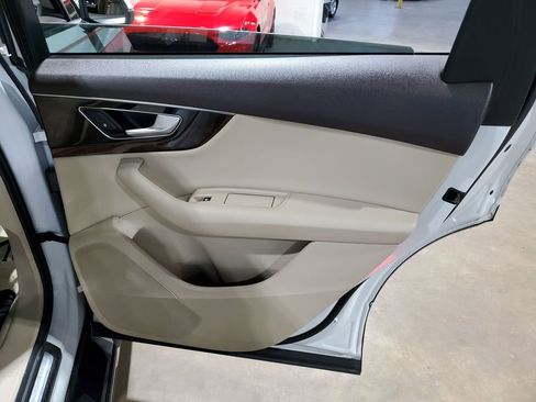 Used 2017 Audi Q7 3.0T Premium Plus w/ Premium Plus Package image 23