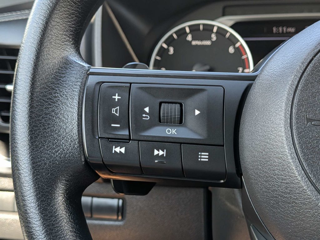 Used 2024 Nissan Rogue SV AWD/4WD image 29
