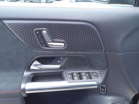 Used 2025 Mercedes-Benz GLA 250 4MATIC image 13