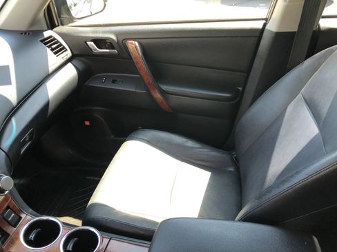 Used 2012 Toyota Highlander Limited AWD/4WD image 31
