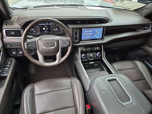 Used 2021 GMC Yukon Denali w/ Denali Premium Package AWD/4WD image 13