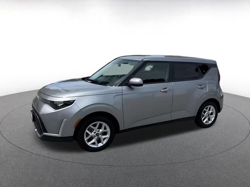 Used 2025 Kia Soul LX w/ LX Technology Package FWD image 8