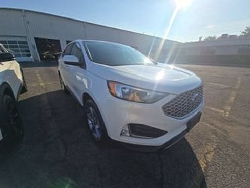 Used 2023 Ford Edge SEL w/ Convenience Package AWD/4WD image 3