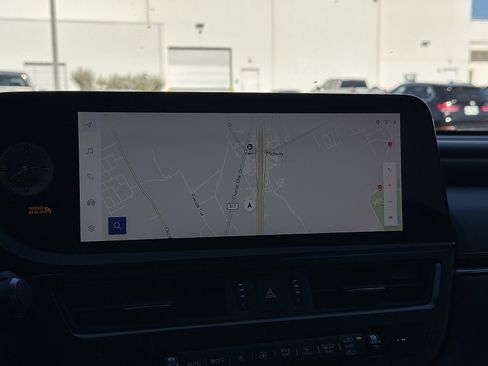 Used 2023 Lexus ES 300h Ultra Luxury image 32