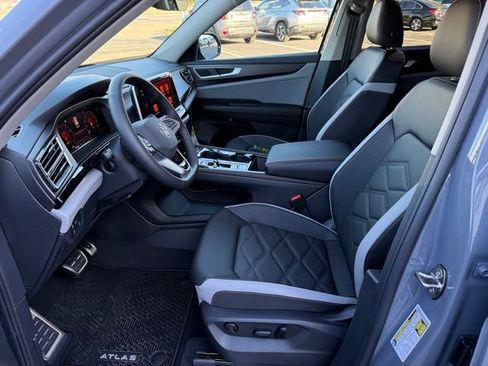 New 2026 Volkswagen Atlas Peak Edition image 11