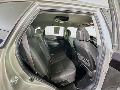 Used 2015 Kia Sorento LX FWD image 28