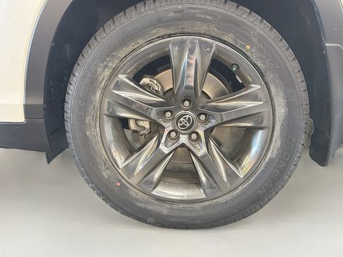 Used 2018 Toyota Highlander Limited Platinum AWD/4WD image 11