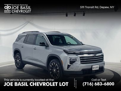 Used 2025 Chevrolet Traverse LT w/ Sun and Wheel Package