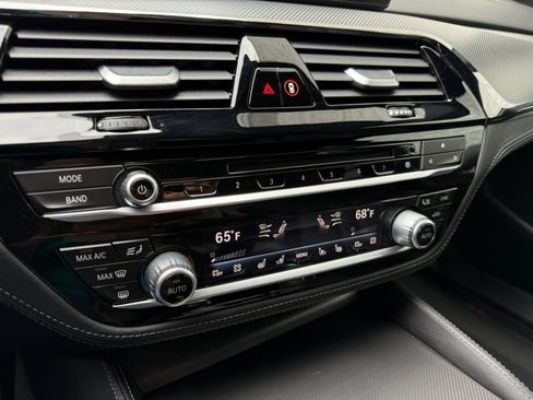 Used 2018 BMW M5 image 24