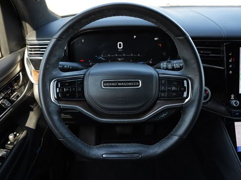 Used 2022 Jeep Grand Wagoneer Series II AWD/4WD image 10