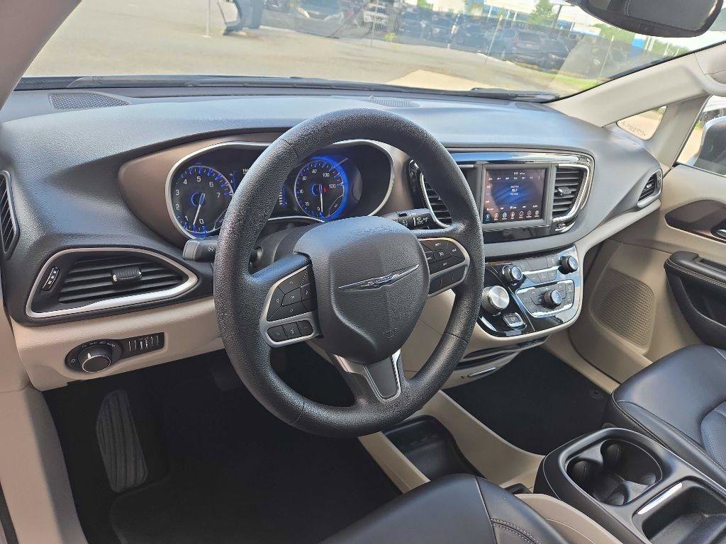 Used 2020 Chrysler Voyager Lxi FWD image 15